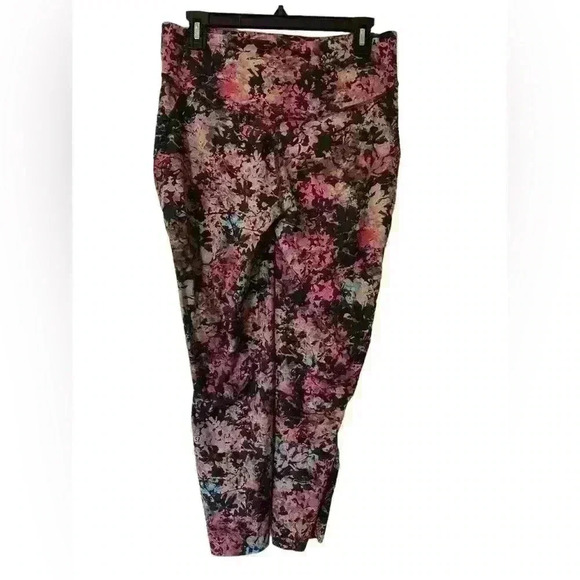 Lululemon Base Pace High-Rise Tight 25" Size‎ 12
Stencil Blossom Red Multi - Picture 5 of 10